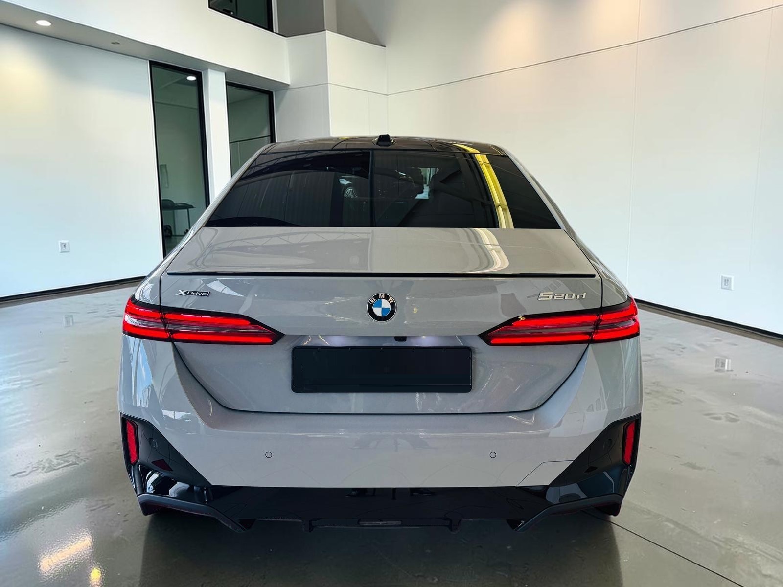 2025 BMW 520d xDrive M-Sport - Image 4