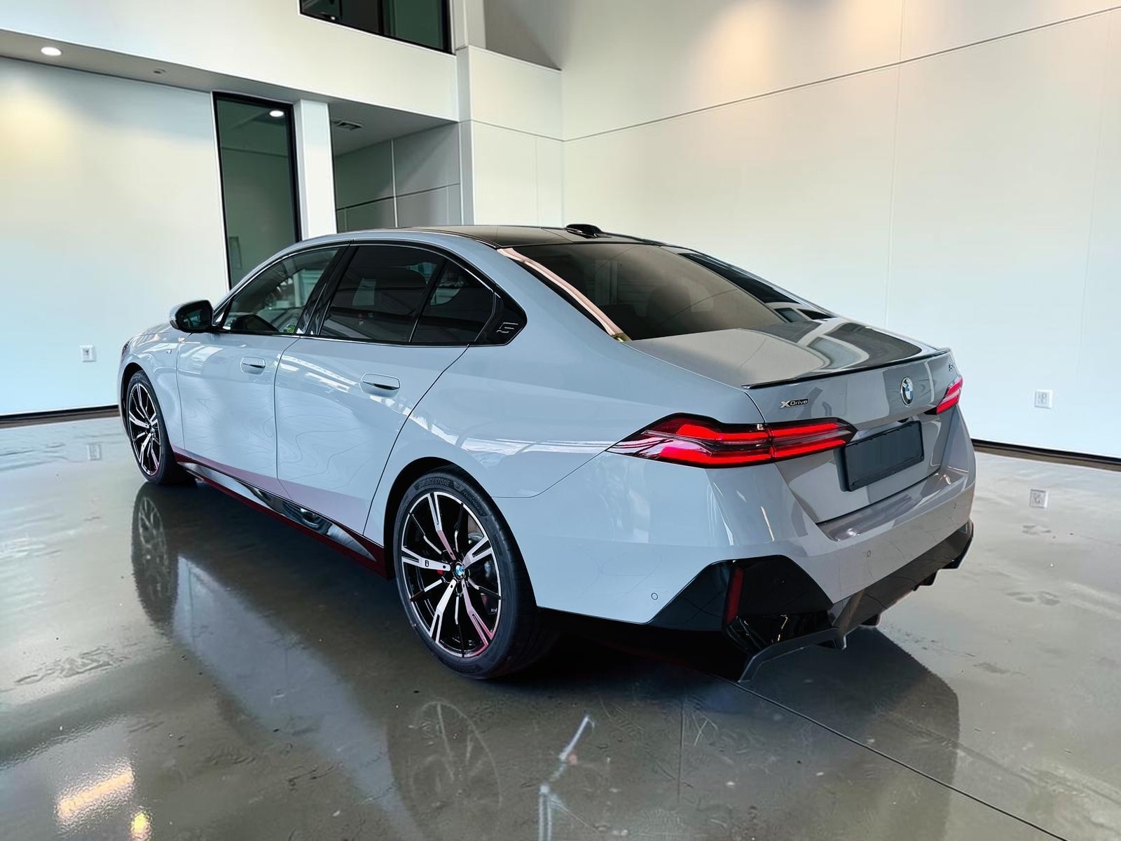 2025 BMW 520d xDrive M-Sport - Image 3