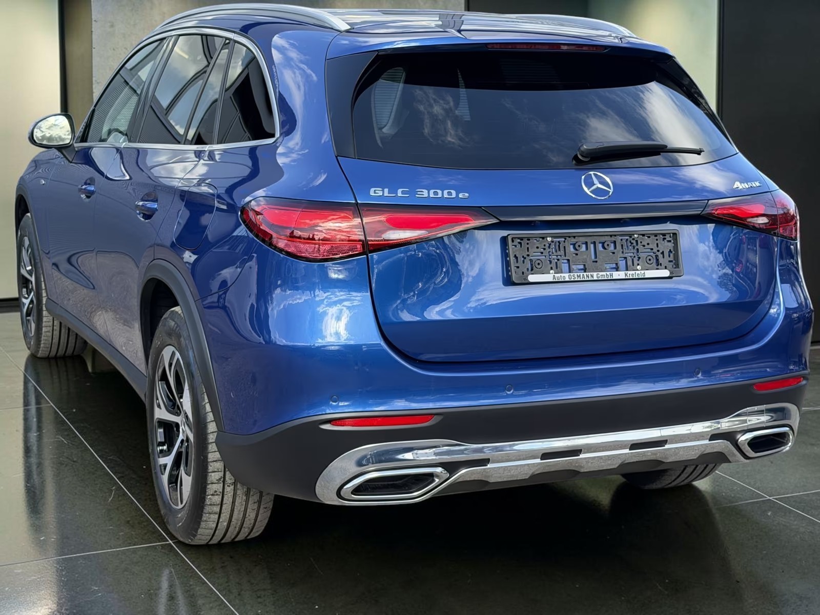 2025 Mercedes-Benz GLC 300e 4Matic - Image 5